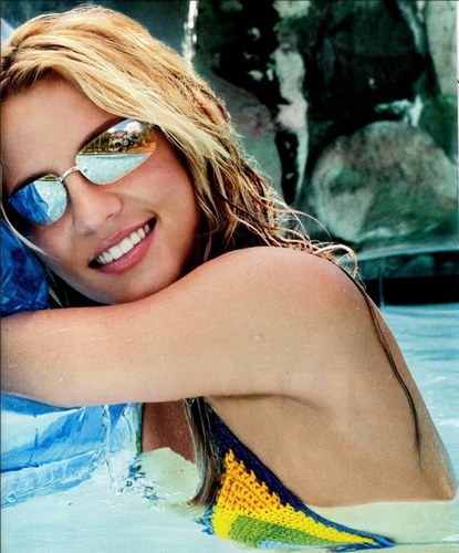 Brit, dans la piscine